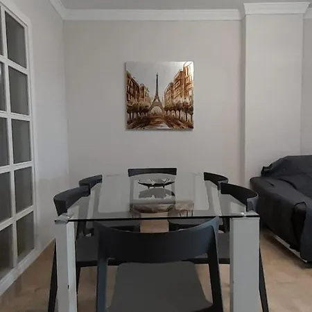 De Tres Muy Espacioso Con Jardines Y Piscinas Estepona