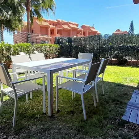 Apart-hotel De Tres Muy Espacioso Con Jardines Y Piscinas