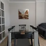 De Tres Muy Espacioso Con Jardines Y Piscinas Естепона