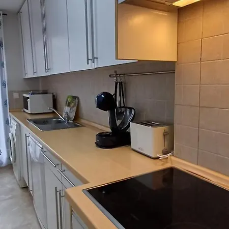 Apart Otel De Tres Muy Espacioso Con Jardines Y Piscinas 3*