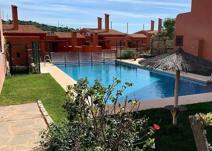 De Tres Muy Espacioso Con Jardines Y Piscinas Hotel apartamentowy