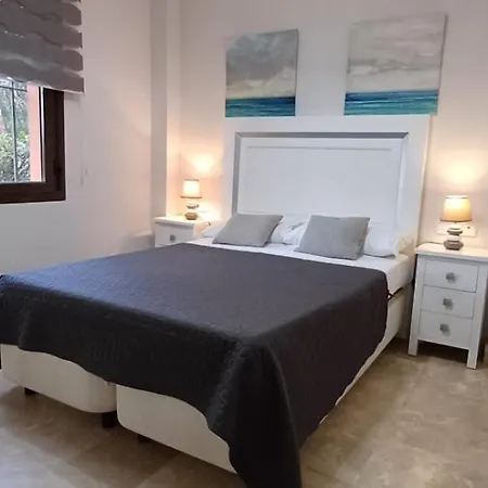 De Tres Muy Espacioso Con Jardines Y Piscinas Hotel apartamentowy 4*