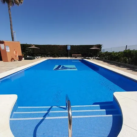 Aparthotel De Tres Muy Espacioso Con Jardines Y Piscinas