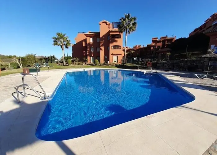 De Tres Muy Espacioso Con Jardines Y Piscinas 3* Estepona