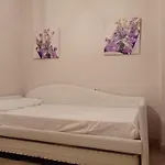 De Tres Muy Espacioso Con Jardines Y Piscinas アパートホテル エステポナ