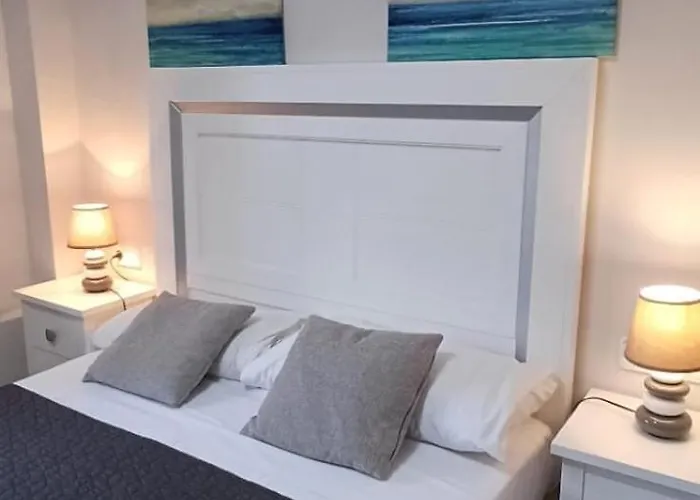 De Tres Muy Espacioso Con Jardines Y Piscinas Apartahotel