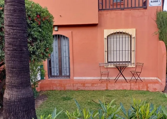 Apartahotel De Tres Muy Espacioso Con Jardines Y Piscinas