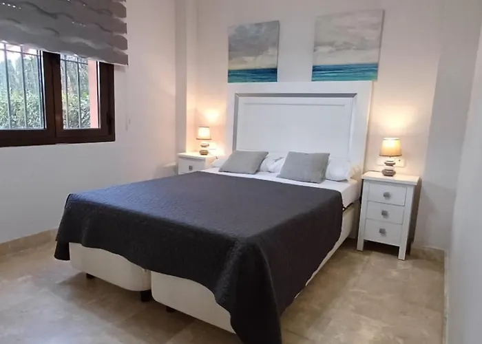 De Tres Muy Espacioso Con Jardines Y Piscinas Apartahotel 3*