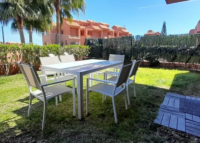 Apartahotel De Tres Muy Espacioso Con Jardines Y Piscinas