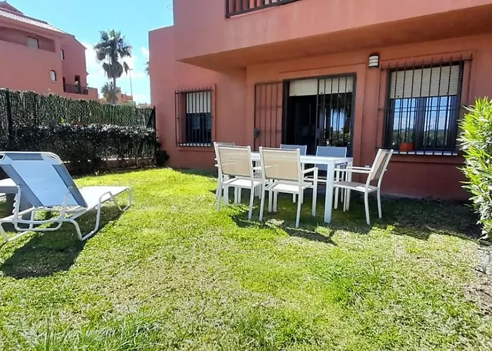De Tres Muy Espacioso Con Jardines Y Piscinas Apartahotel