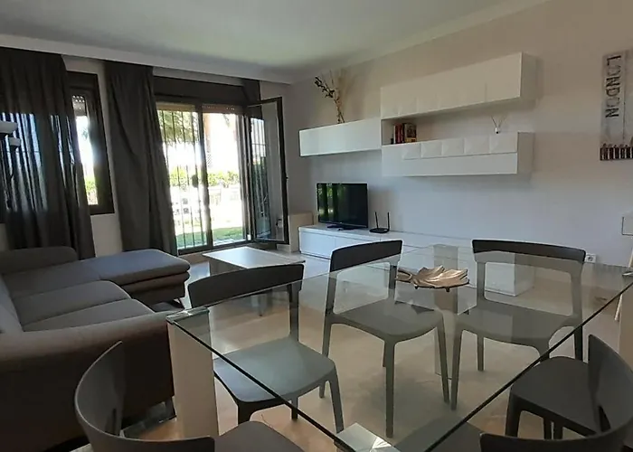 De Tres Muy Espacioso Con Jardines Y Piscinas 3* Estepona